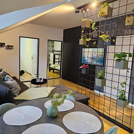 Apartman Urban Bloom By Booky *