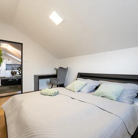 Apartman Urban Bloom By Booky *