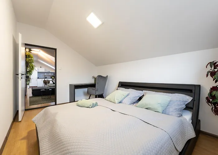 Apartment Urban Bloom By Booky *